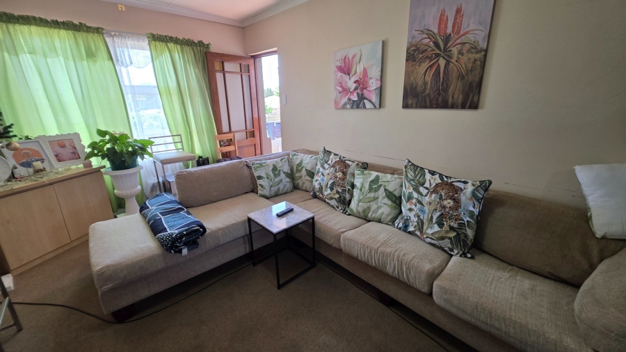 2 Bedroom Property for Sale in Heiderand Western Cape